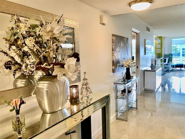 800 Cypress Grove Drive 204, Pompano Beach, FL 33069