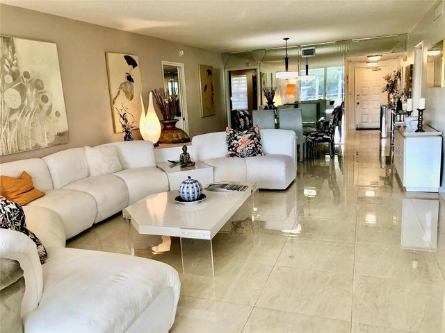 800 Cypress Grove Drive 204, Pompano Beach, FL 33069