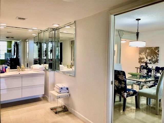 800 Cypress Grove Drive 204, Pompano Beach, FL 33069