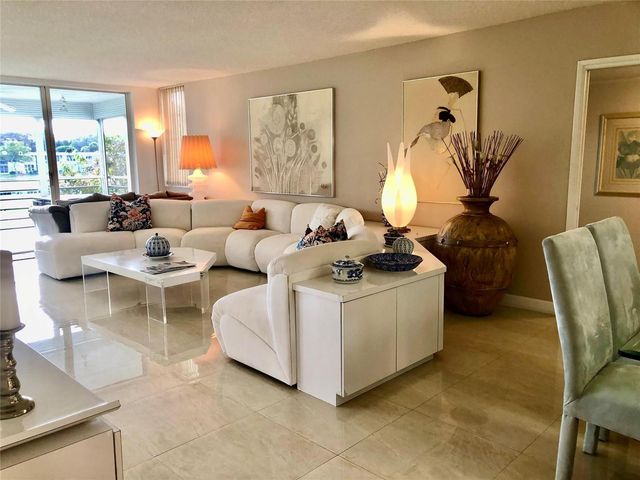 800 Cypress Grove Drive 204, Pompano Beach, FL 33069