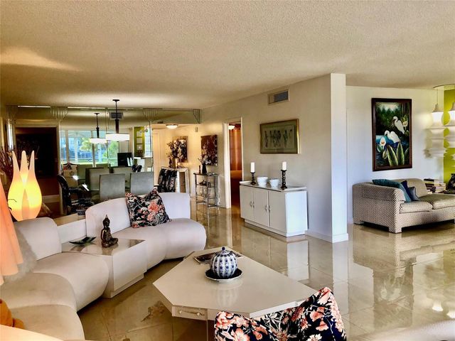 800 Cypress Grove Drive 204, Pompano Beach, FL 33069