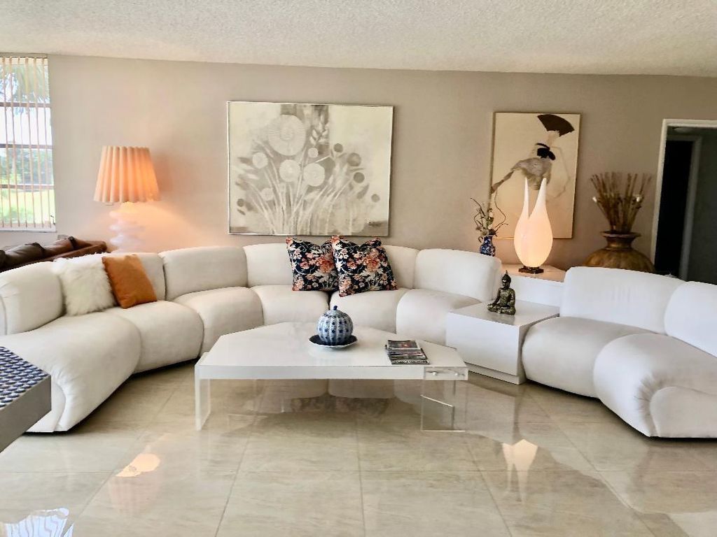800 Cypress Grove Drive 204, Pompano Beach, FL 33069