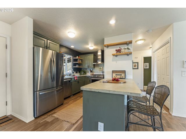 6821 N ARMOUR St, Portland, OR 97203