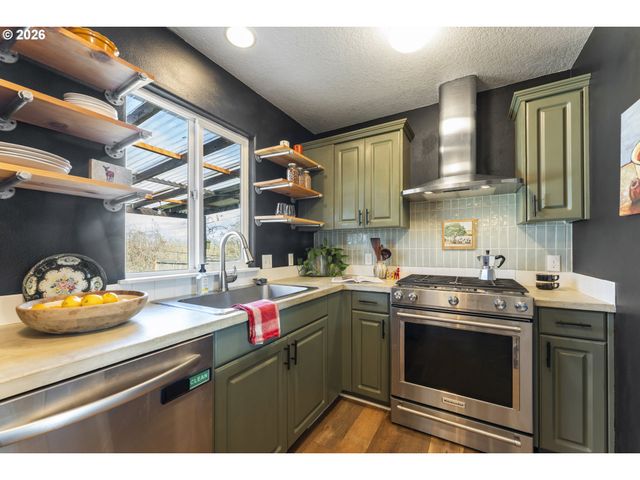 6821 N ARMOUR St, Portland, OR 97203