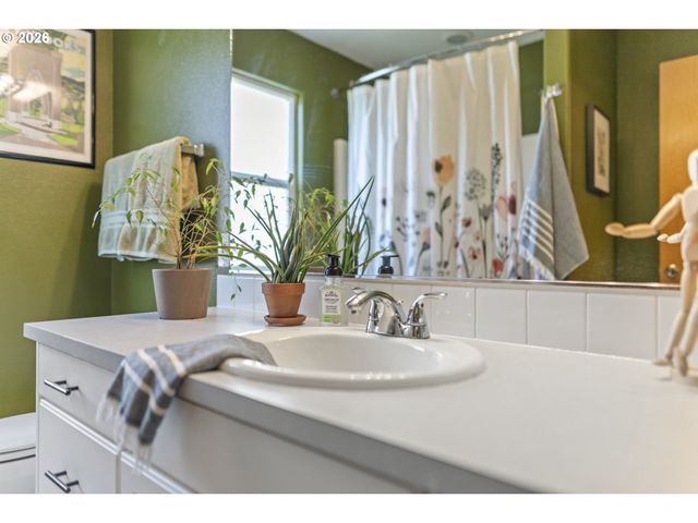 6821 N ARMOUR St, Portland, OR 97203