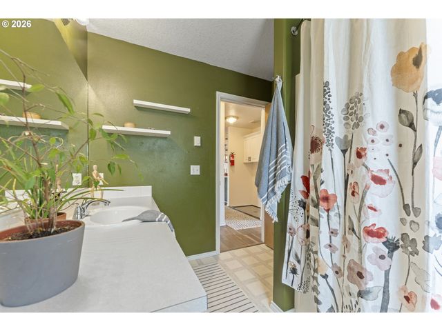 6821 N ARMOUR St, Portland, OR 97203