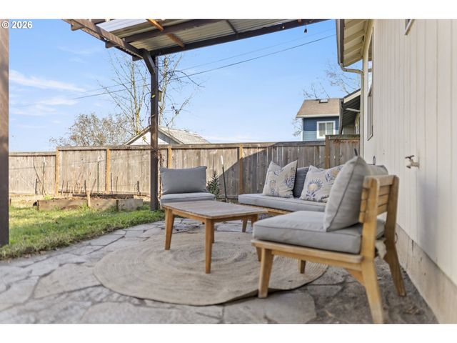 6821 N ARMOUR St, Portland, OR 97203