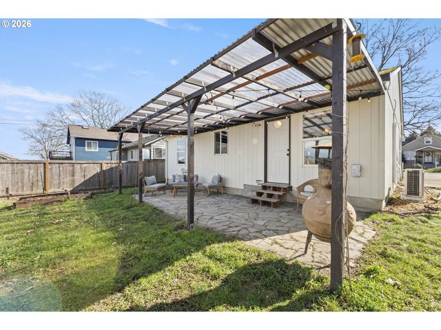 6821 N ARMOUR St, Portland, OR 97203