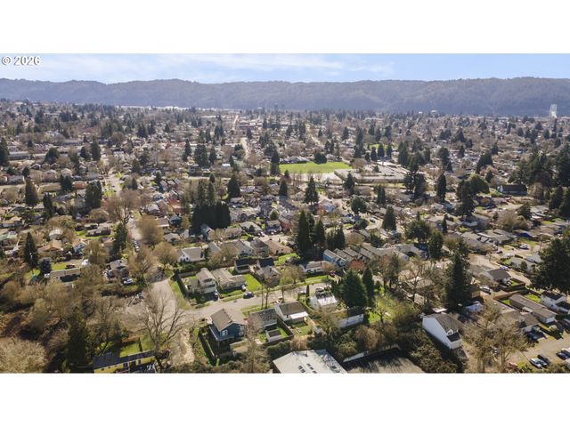 6821 N ARMOUR St, Portland, OR 97203