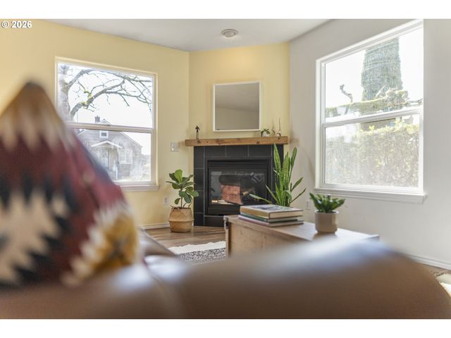 6821 N ARMOUR St, Portland, OR 97203