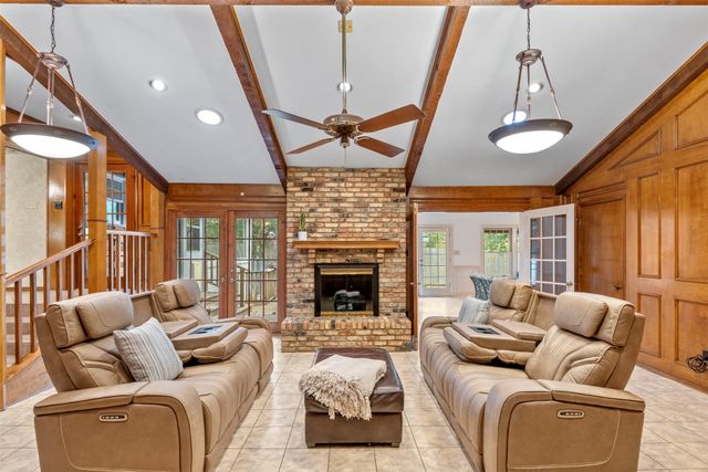 529 N Grand Avenue, Waxahachie, TX 75165