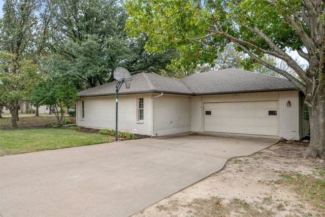 529 N Grand Avenue, Waxahachie, TX 75165