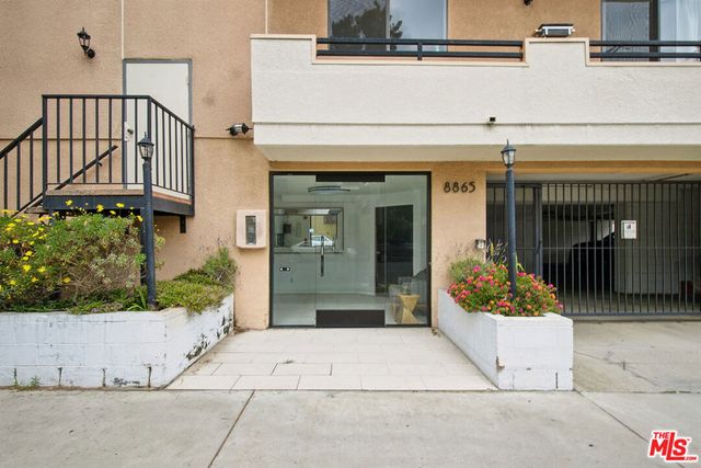 8865 Alden Drive 101, Los Angeles, CA 90048