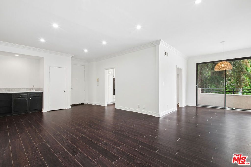 8865 Alden Drive 101, Los Angeles, CA 90048