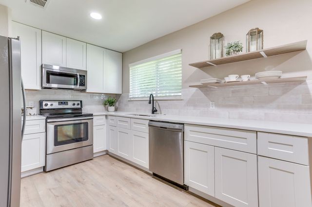 433 Linda Drive, Burleson, TX 76028