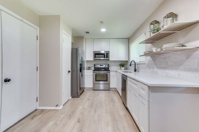 433 Linda Drive, Burleson, TX 76028