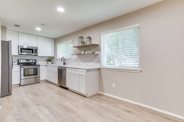 433 Linda Drive, Burleson, TX 76028