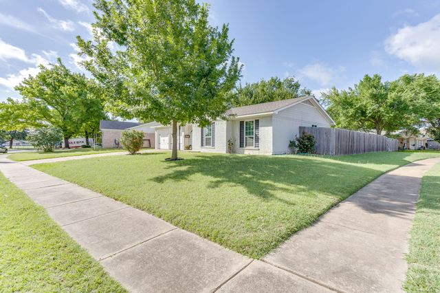 433 Linda Drive, Burleson, TX 76028