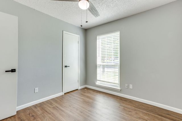 433 Linda Drive, Burleson, TX 76028