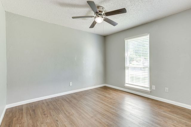 433 Linda Drive, Burleson, TX 76028
