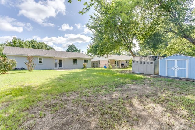 433 Linda Drive, Burleson, TX 76028