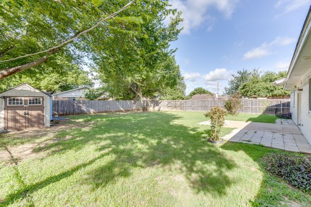 433 Linda Drive, Burleson, TX 76028