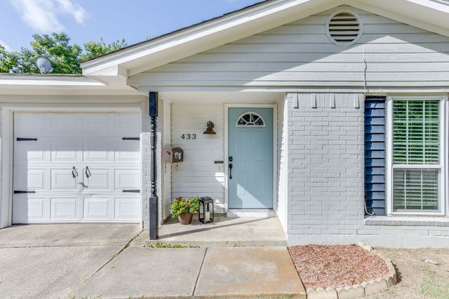 433 Linda Drive, Burleson, TX 76028