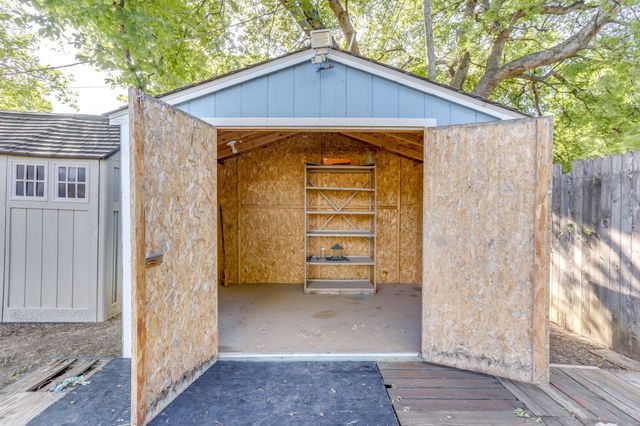 433 Linda Drive, Burleson, TX 76028