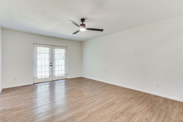 433 Linda Drive, Burleson, TX 76028