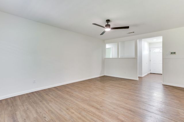 433 Linda Drive, Burleson, TX 76028