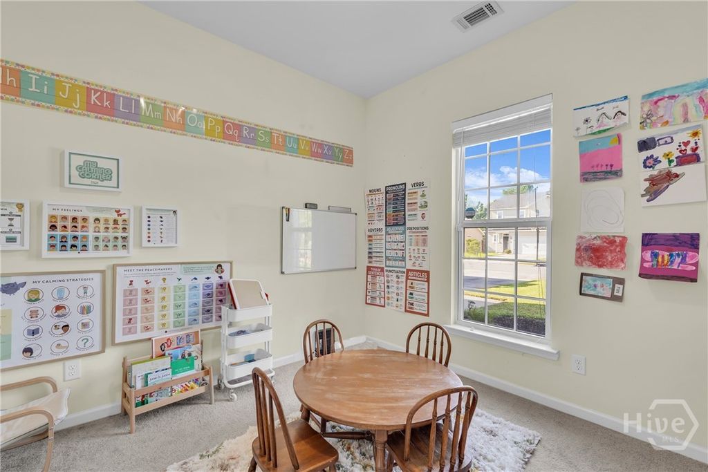 Image 13 of property listing at 13 Twin Oaks Place, Savannah, GA 31407