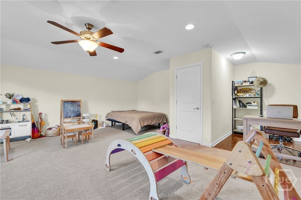 Image 16 of property listing at 13 Twin Oaks Place, Savannah, GA 31407