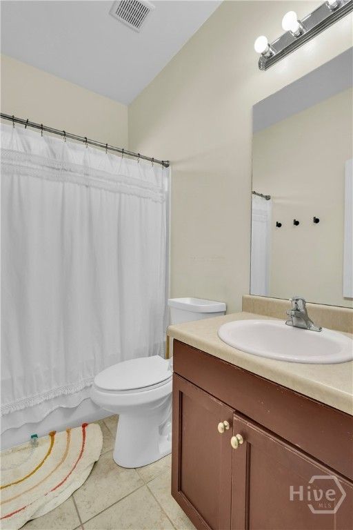 Image 18 of property listing at 13 Twin Oaks Place, Savannah, GA 31407