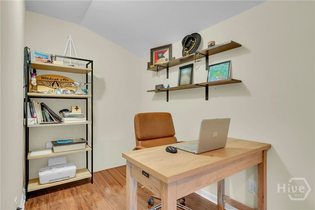 Image 19 of property listing at 13 Twin Oaks Place, Savannah, GA 31407