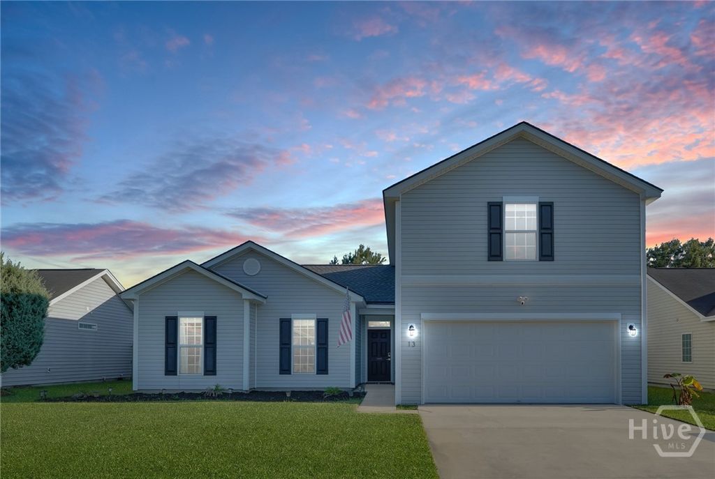 Image 2 of property listing at 13 Twin Oaks Place, Savannah, GA 31407