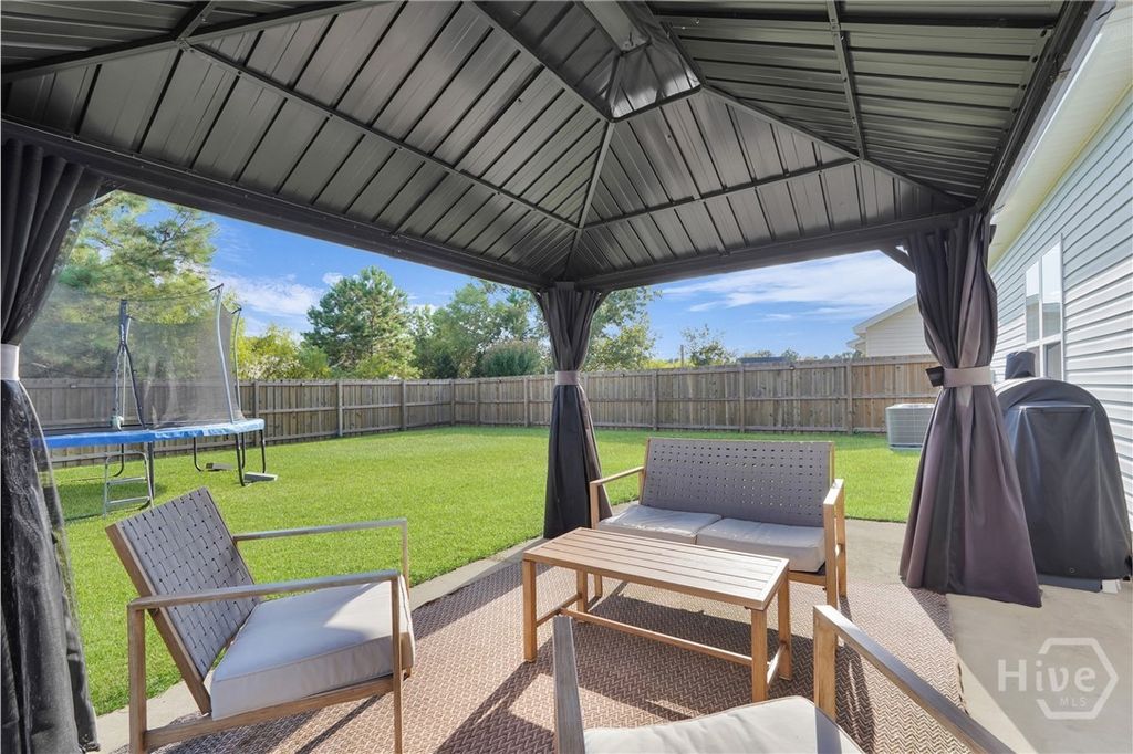 Image 20 of property listing at 13 Twin Oaks Place, Savannah, GA 31407