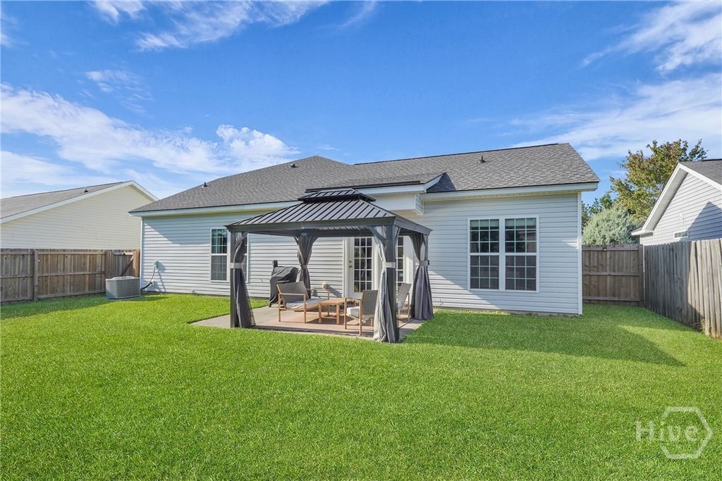 Image 22 of property listing at 13 Twin Oaks Place, Savannah, GA 31407