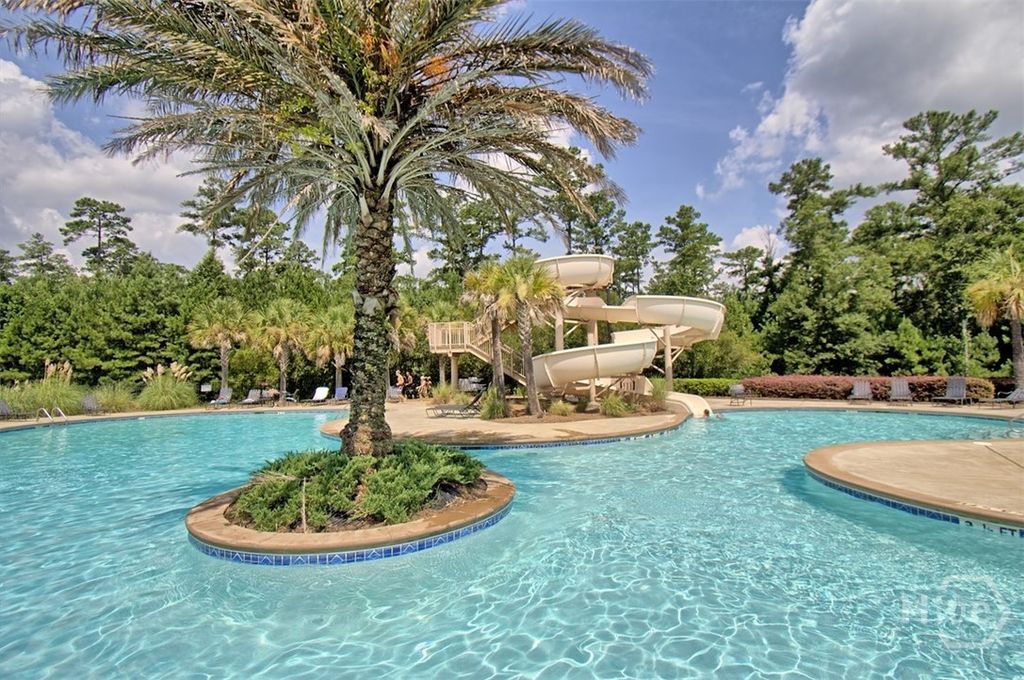 Image 25 of property listing at 13 Twin Oaks Place, Savannah, GA 31407