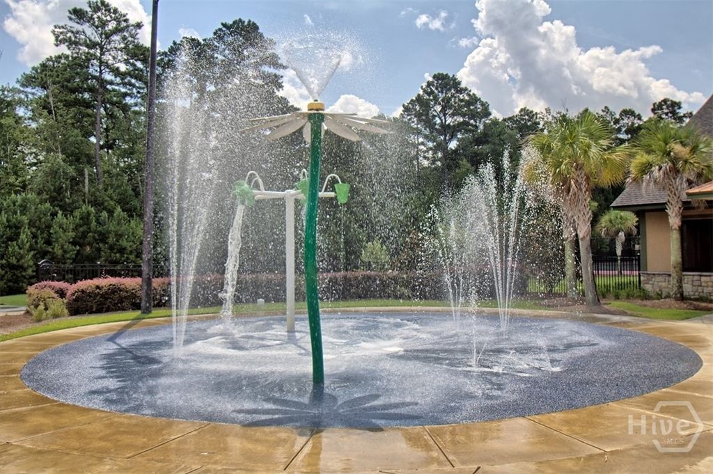 Image 26 of property listing at 13 Twin Oaks Place, Savannah, GA 31407