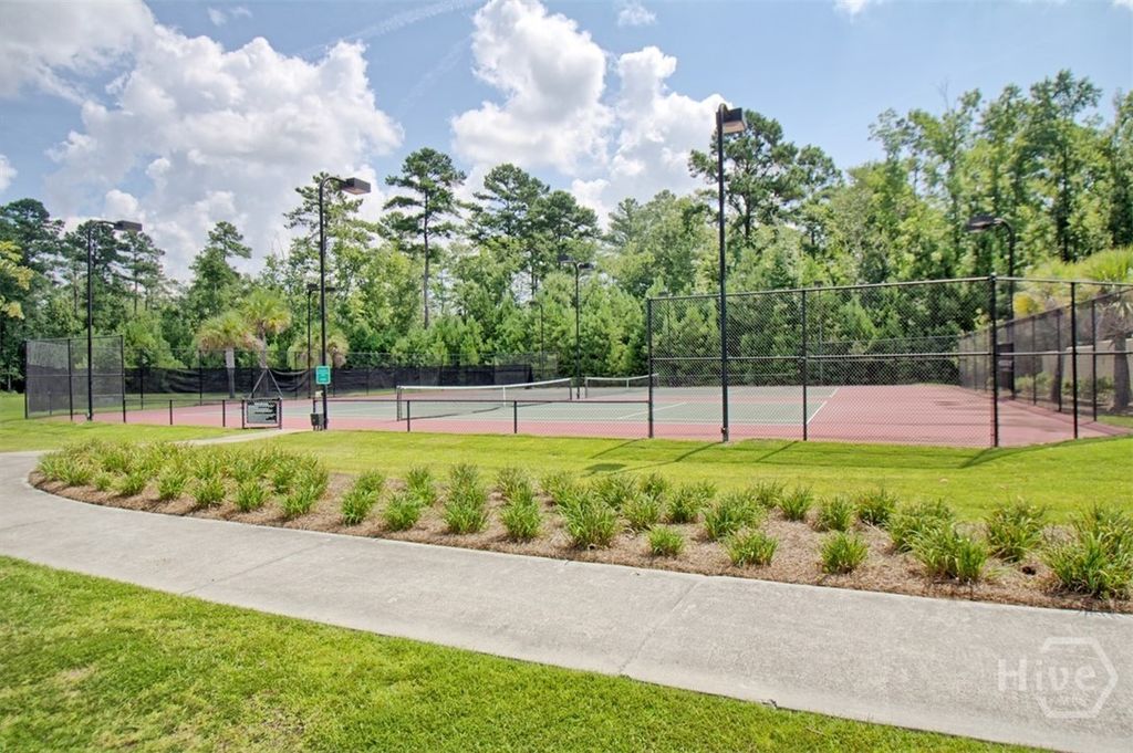 Image 27 of property listing at 13 Twin Oaks Place, Savannah, GA 31407