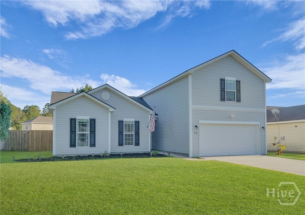 Image 3 of property listing at 13 Twin Oaks Place, Savannah, GA 31407