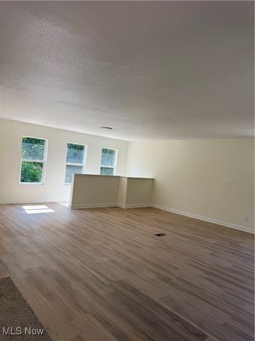 2425 S Pleasant Grove, Zanesville, OH 43701