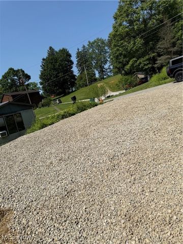 2425 S Pleasant Grove, Zanesville, OH 43701