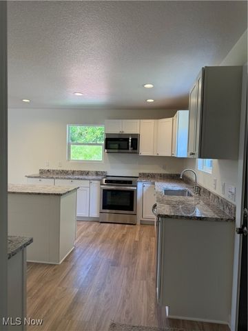 2425 S Pleasant Grove, Zanesville, OH 43701