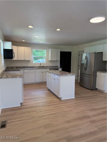2425 S Pleasant Grove, Zanesville, OH 43701