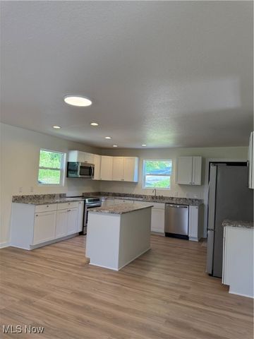 2425 S Pleasant Grove, Zanesville, OH 43701