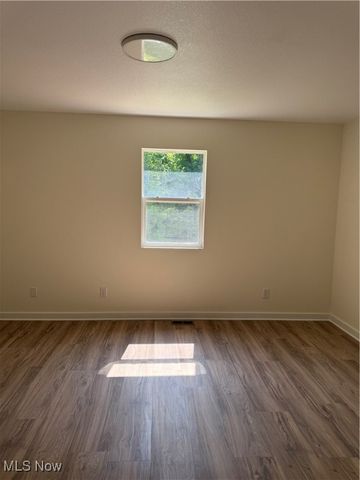 2425 S Pleasant Grove, Zanesville, OH 43701