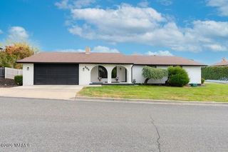 305 N 50th Ave, Yakima, WA 98908