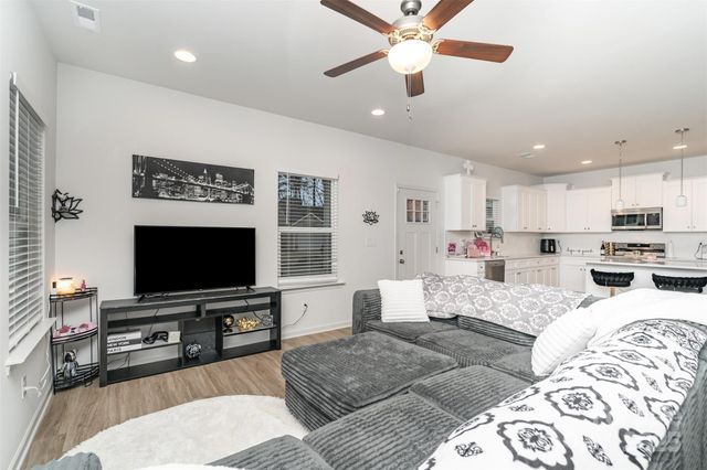 1124 Thayer Glen Court, Charlotte, NC 28213