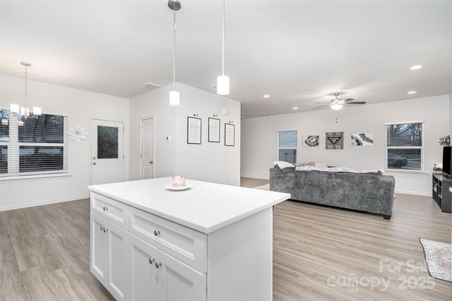 1124 Thayer Glen Court, Charlotte, NC 28213